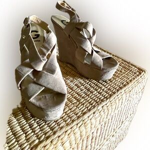 Guess | Suede Wedge